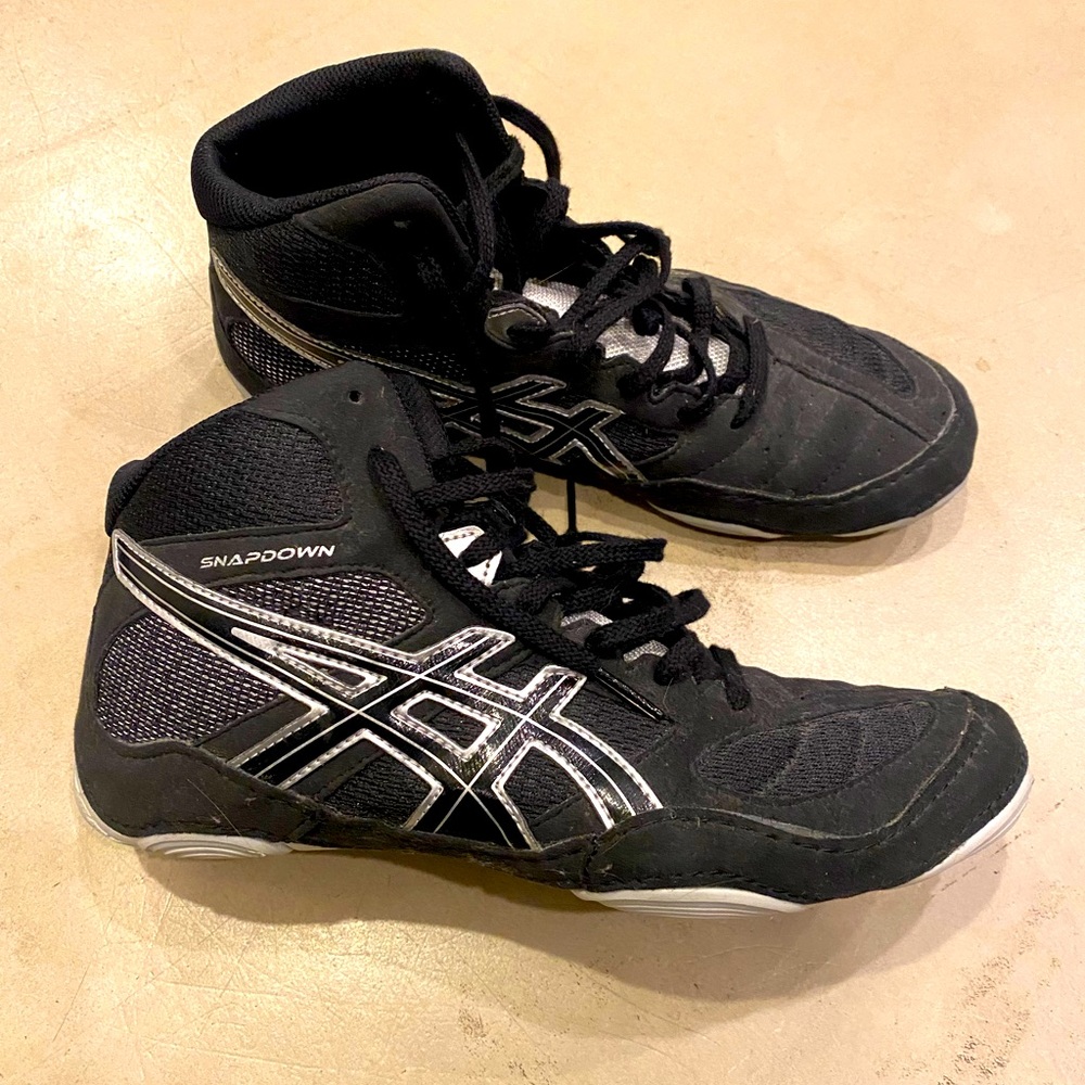 Men’s ASICS wrestling shoes sz8.5